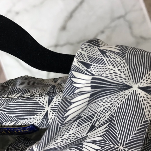 Pendleton 100% Silk Black & White Button Down Top - Picture 5 of 5